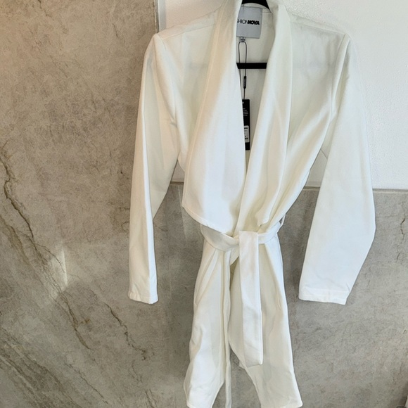 NWT Ivory fashion coat with belt & pockets size S - Picture 1 of 3